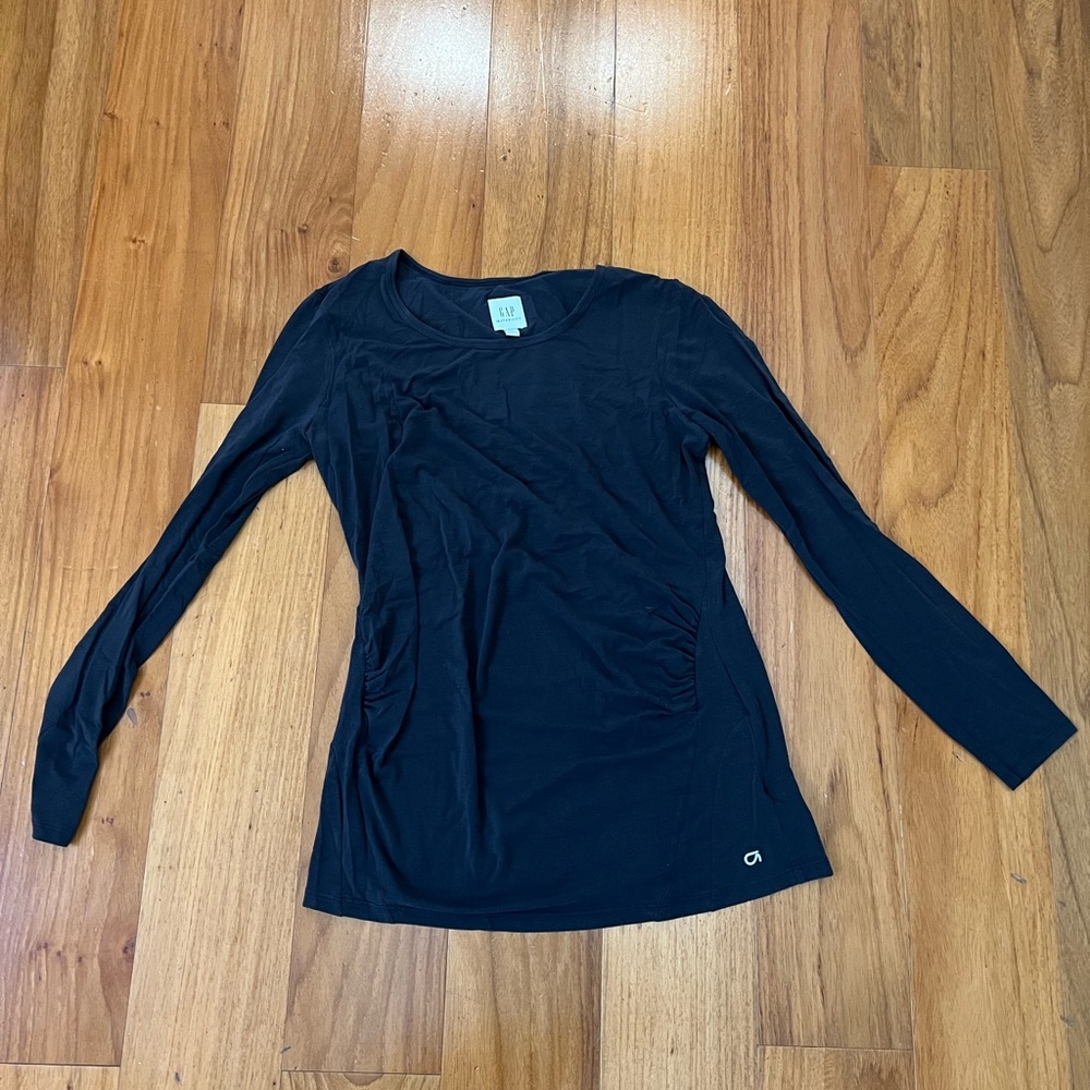 Gap Maternity long sleeve black tee women’s size medium